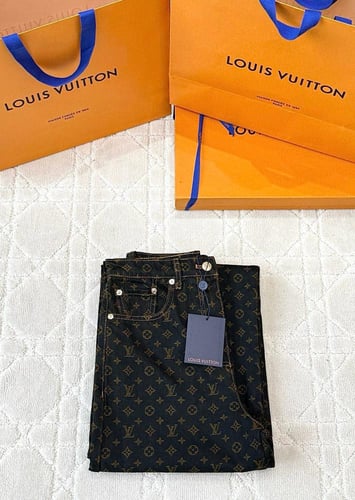 جينز lv