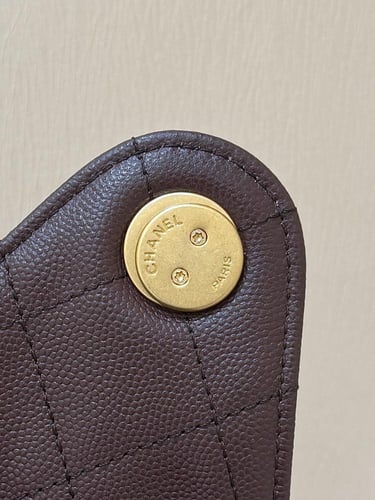 شانيل hobo بني داكن