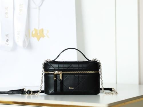 Vanity ديور