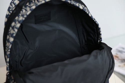 شنطة ظهر ديور