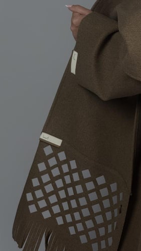 جوخ مع اسكارف خارجي قص ليزر