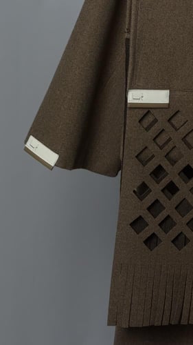 جوخ مع اسكارف خارجي قص ليزر