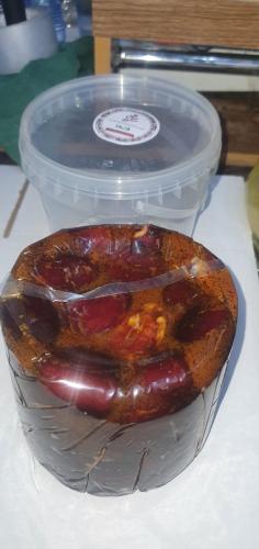 علبتين فنخا كل علبه ٢ كيلو تقريبا