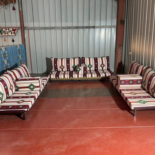 كرسي ارضية مع الجلسة