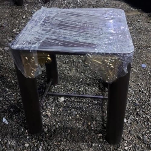 طاولة حديد