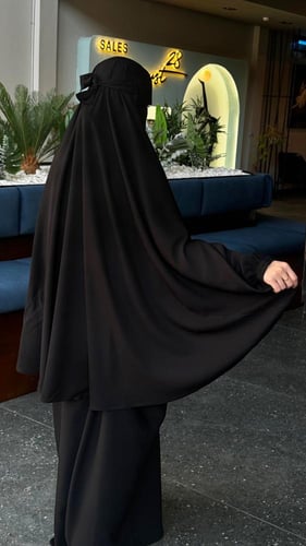 خمار أسود مايحتاج طرحة طويل.