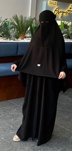 خمار أسود مايحتاج طرحة طويل.