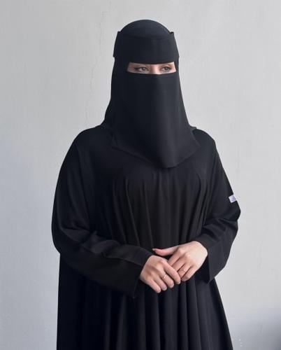 نقاب وسط لاصق