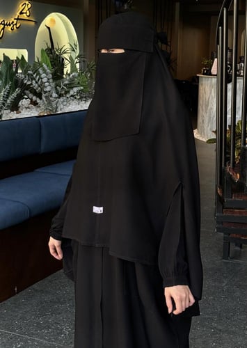 خمار أسود مايحتاج طرحة طويل.