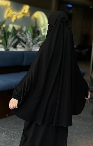 خمار أسود مايحتاج طرحة طويل.