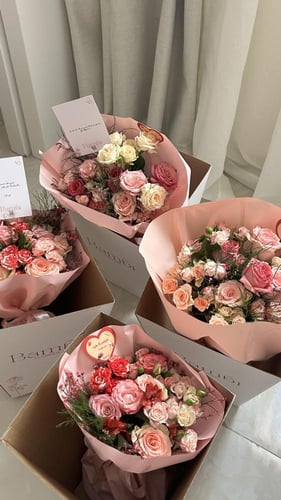 بوكس ربيع ( باقة مكس وردي )