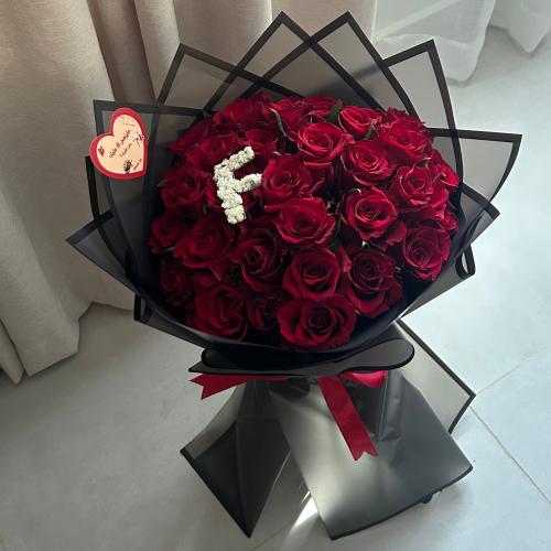 باقة جوري احمر + حرف