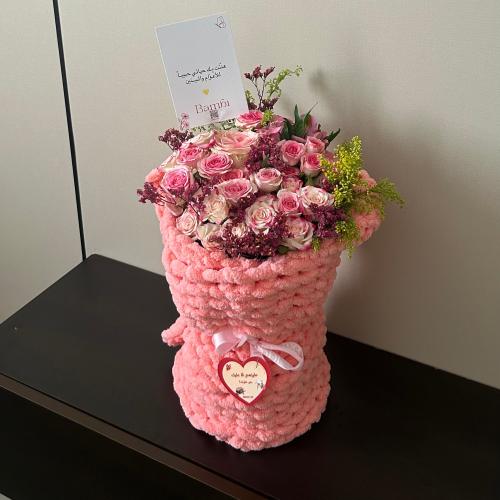 سكارف صوف - وردي - شامل الورد