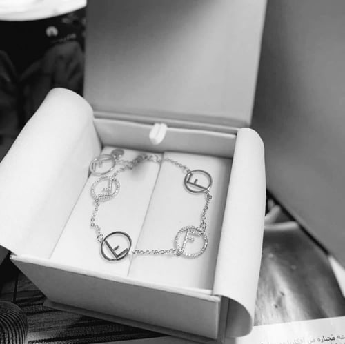 طقم فندي نسائيه