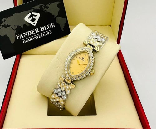 ساعة ماركة فندربلو بتصميم أنيق