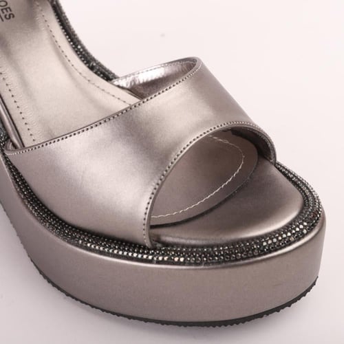 فيرونيكا بيرد