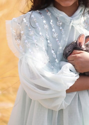 فستان سماوي فاتح بياقه شك يدوي