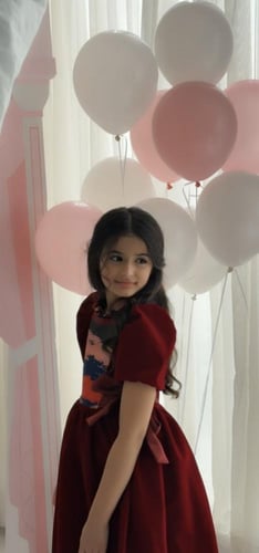 فستان مخمل بربطات على الخصر