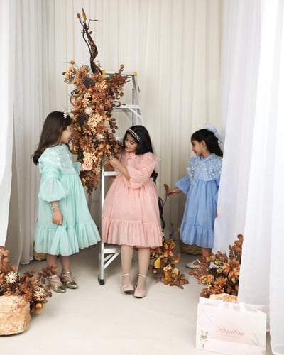 فستان خربزي بياقه شك يدوي