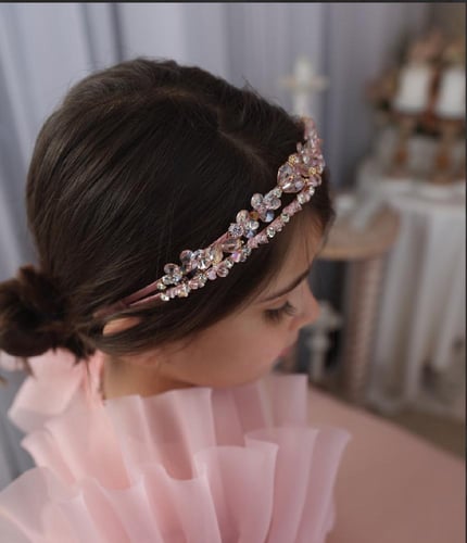 طوق كرستال وردي