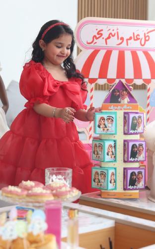 فستان احمر بفيونكه