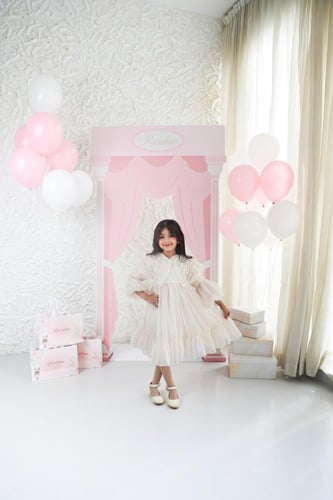 فستان بيج بياقه شك يدوي