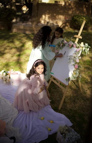 فستان وردي بياقه شك يدوي