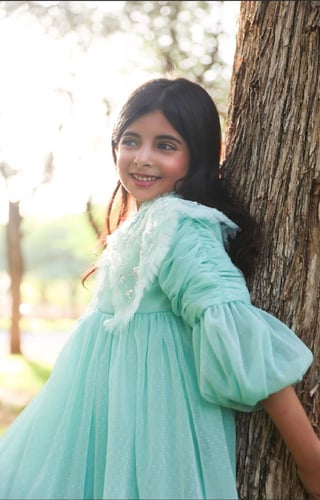 فستان اخضر بياقه شك يدوي