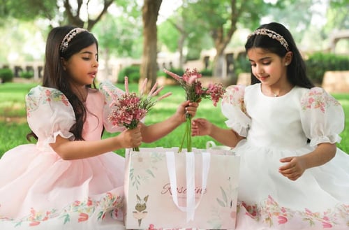 فستان جازار ابيض باطراف ورود