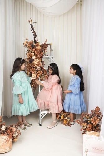 فستان اخضر بياقه شك يدوي