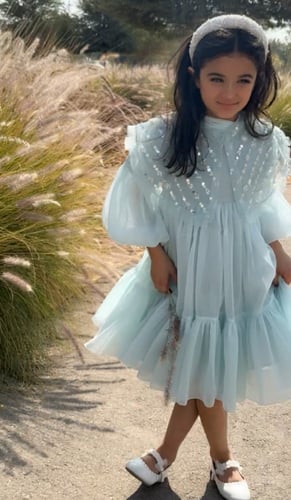 فستان سماوي فاتح بياقه شك يدوي