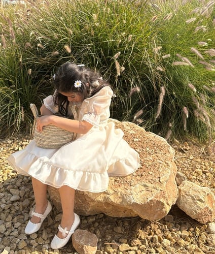 فستان لؤلؤي باطراف دانتيل