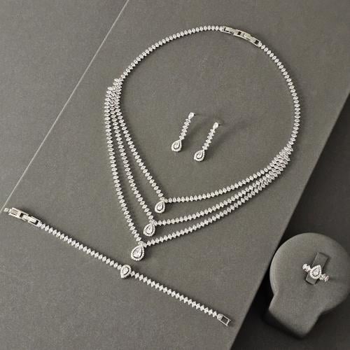 طقم زركون فضي