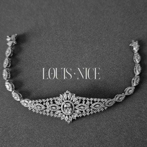 طقم زركون فضي بدقة الألماس