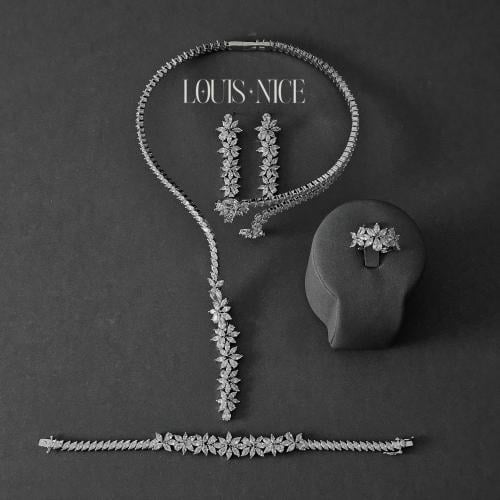 طقم زركون فضي بدقة الألماس