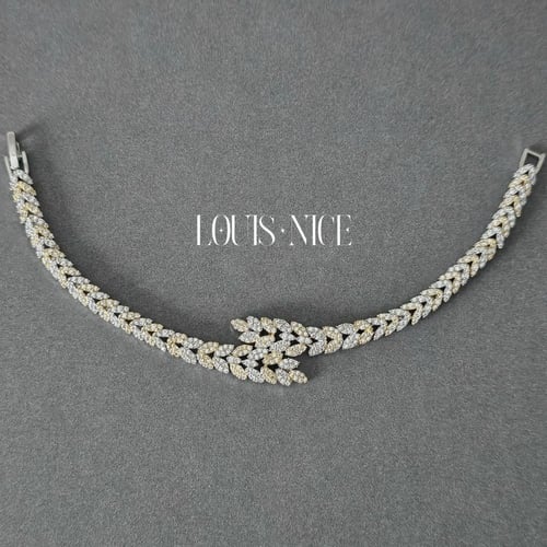 طقم زركون باللون الفضي والذهبي بدقة الألماس