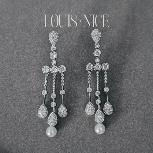 طقم زركون فضي بدقة الالماس