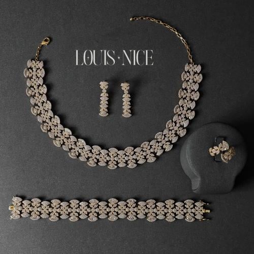 طقم زركون بدقة الألماس