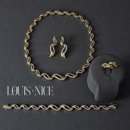 طقم زركون بدقة الألماس