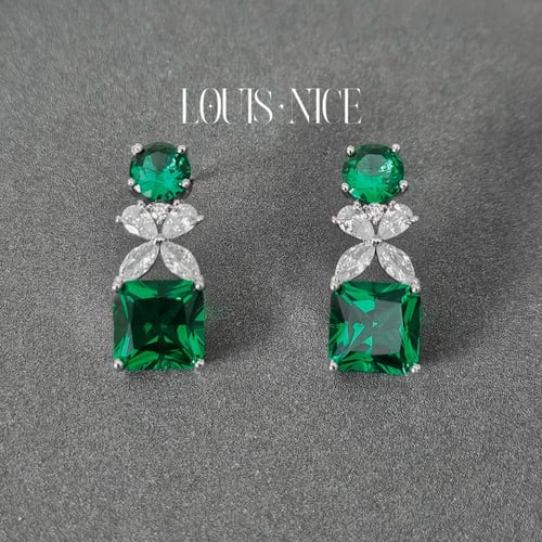 طقم زركون باللون الفضي والاخضر بدقة الألماس