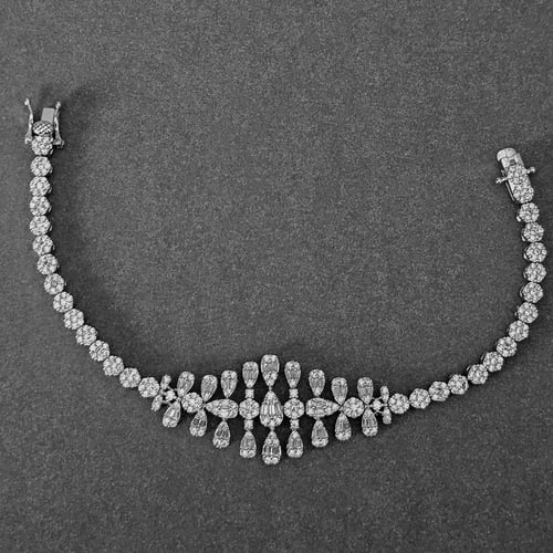 طقم زركون فضي بدقة الألماس