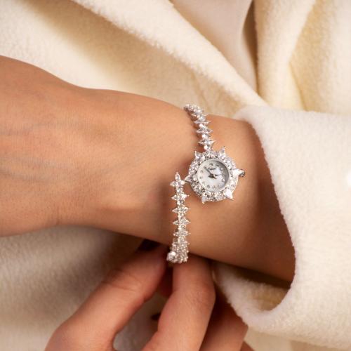 ساعة سهرة زركون باللون الفضي