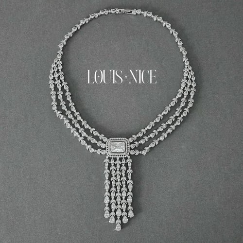 طقم زركون فضي بدقة الألماس