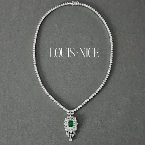 طقم زركون باللون الفضي والاخضر بدقة الألماس