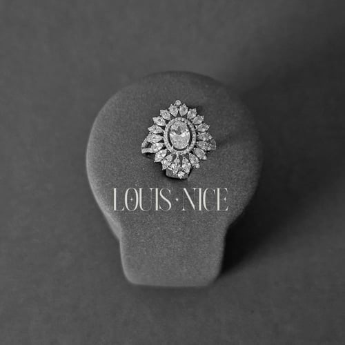 طقم زركون فضي بدقة الألماس