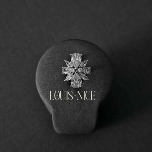 طقم زركون فضي بدقة الالماس