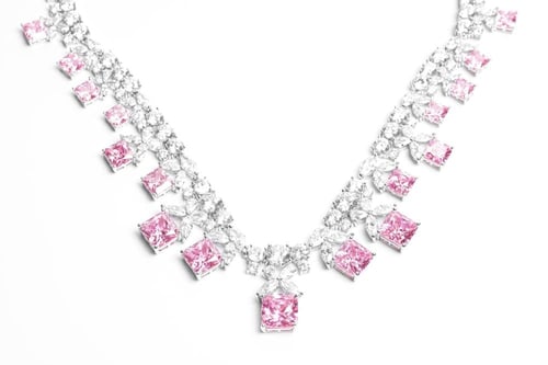 طقم زركون باللون الفضي والوردي بدقة الألماس