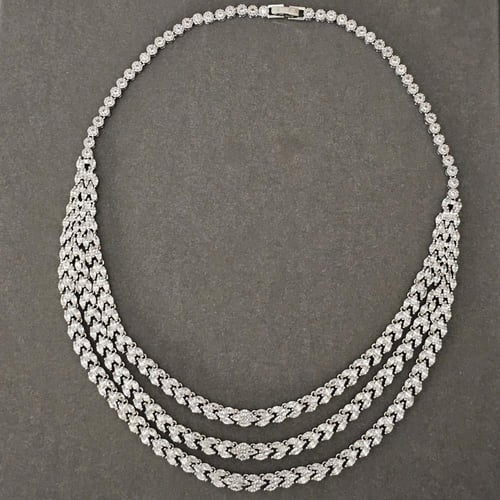 طقم زركون فضي بدقة الألماس