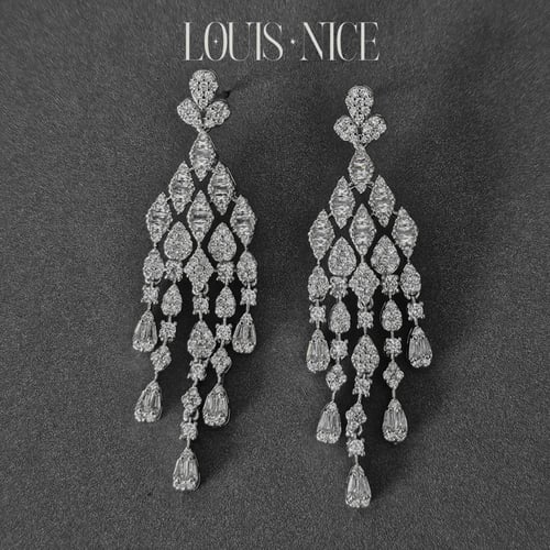 طقم زركون فضي بدقة الألماس