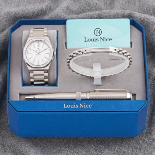 طقم رجالي باللون الفضي